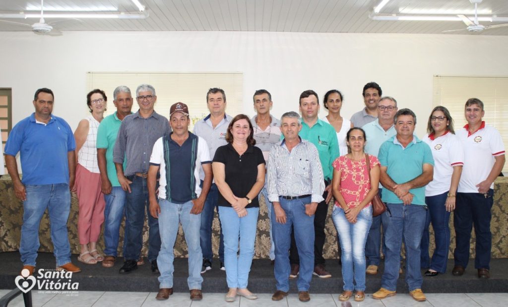 Santa Vitória realiza reunião com produtores e empreendedores para apresentação do SIMC