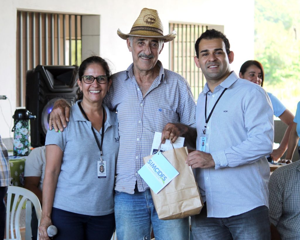 Serviço de Inspeção Municipal SIM-CIDES e Secretaria de Agricultura se reúnem com Produtores Rurais do Município de Araporã-MG